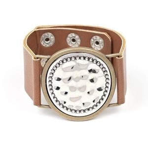 Paparazzi Hold Onto Your Buckle Bracelet